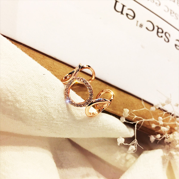 Női gyűrű arany színben