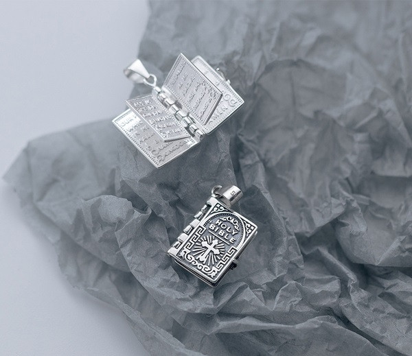 Női alkalmi nyaklánc ezüst színben medállal