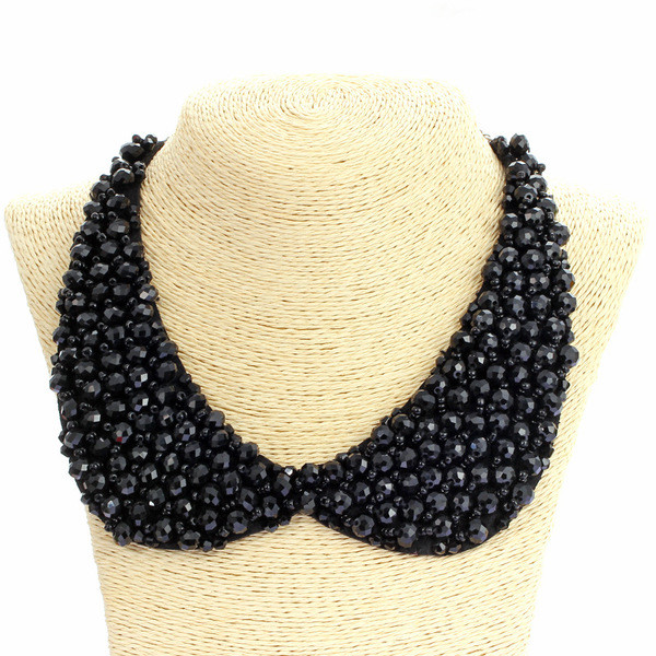 Actual colier de dama cu margele in culoare inchisa