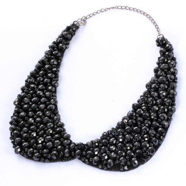 Actual colier de dama cu margele in culoare inchisa