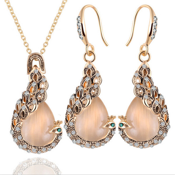 Set de dama modern - cercei si colier cu pietre colorate