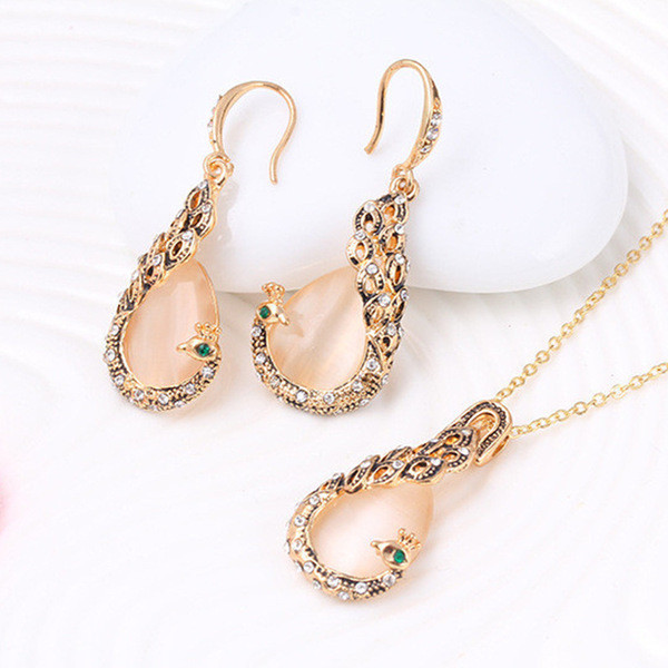 Set de dama modern - cercei si colier cu pietre colorate