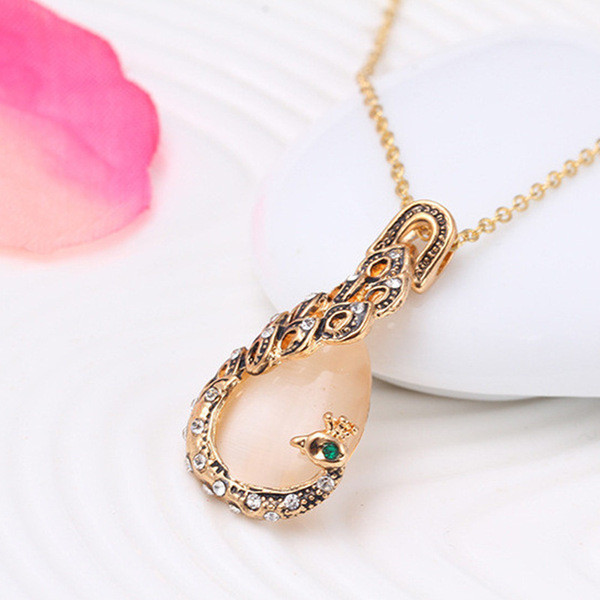 Set de dama modern - cercei si colier cu pietre colorate