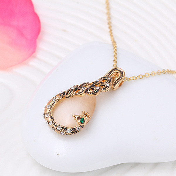 Set de dama modern - cercei si colier cu pietre colorate