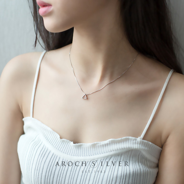 Hétköznapi női nyaklánc medállal ezüst színben