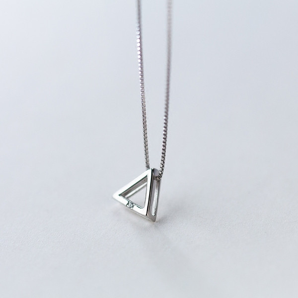 Hétköznapi női nyaklánc medállal ezüst színben