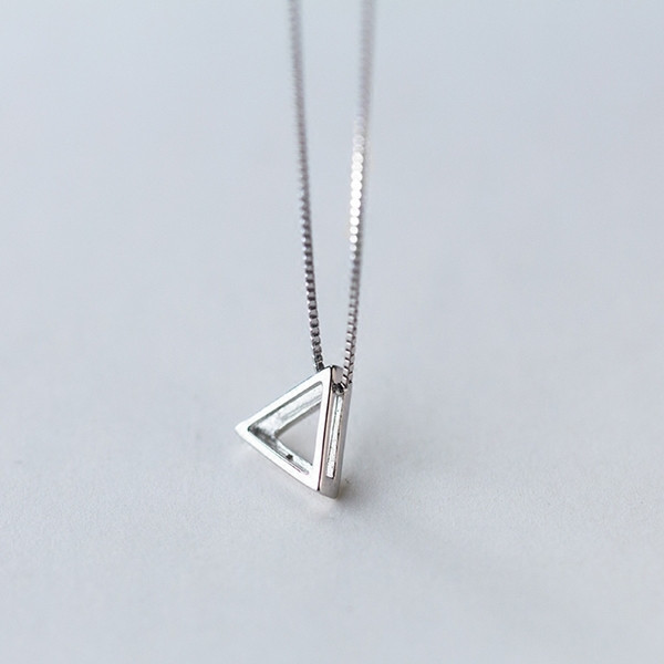 Hétköznapi női nyaklánc medállal ezüst színben