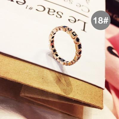 Stílusos női gyűrű fekete kövekkel