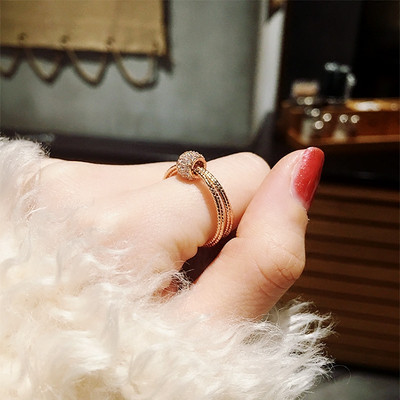 Ежедневен дамски пръстен с декорация камъни