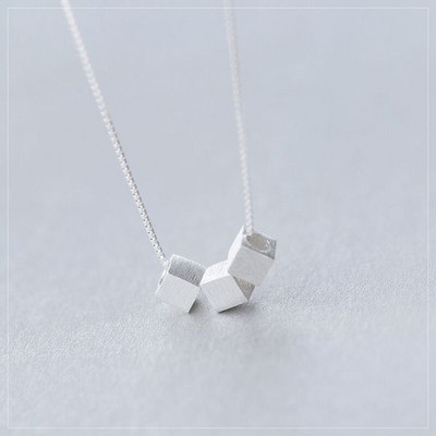 Colier elegant de dama cu elemente argintii