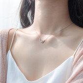 Modern női nyaklánc ezüst színben