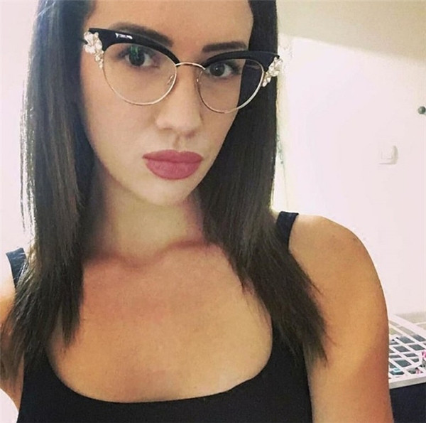 Μοντέρνα γυαλιά κυρίες με πέτρες σε διάφορα χρώματα