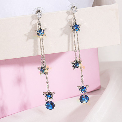 Női fülbevaló kövekkel és medálokkal ezüst színben