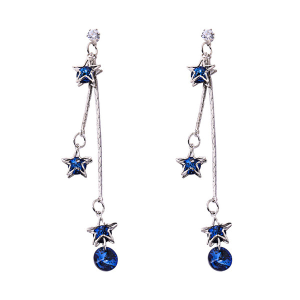 Női fülbevaló kövekkel és medálokkal ezüst színben