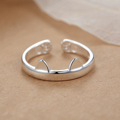 Дамски пръстен с 3D елемент в сребрист цвят