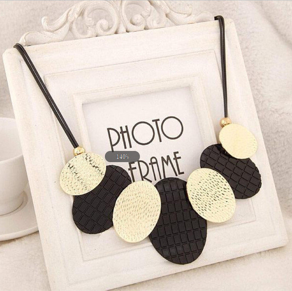 Stílusos női nyaklánc két színben