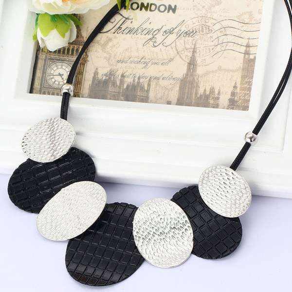 Stílusos női nyaklánc két színben