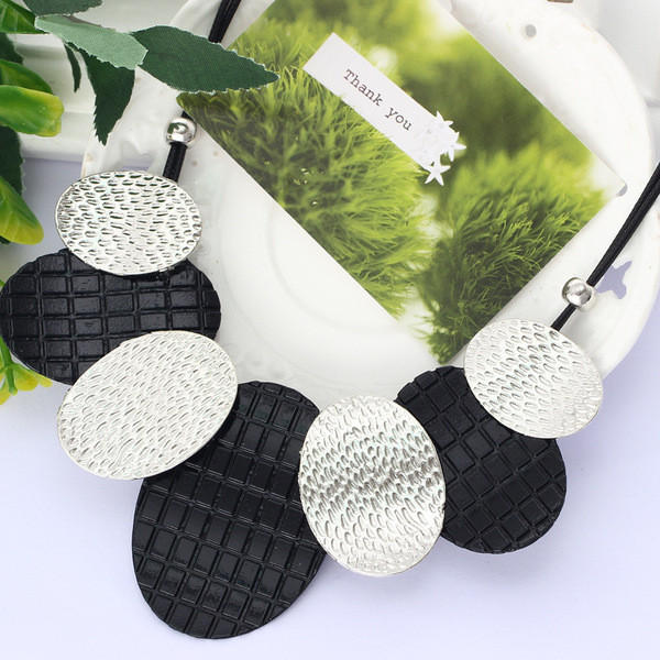 Stílusos női nyaklánc két színben