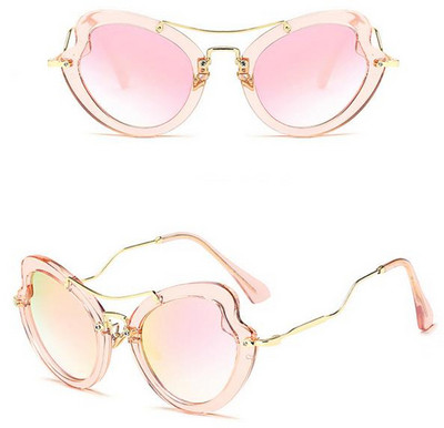 Modern női napszemüveg nem szabványos formával, többféle színben