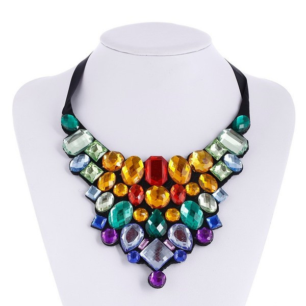 Colier de damă modern colorat