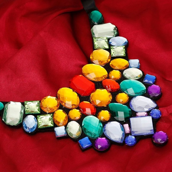 Colier de damă modern colorat