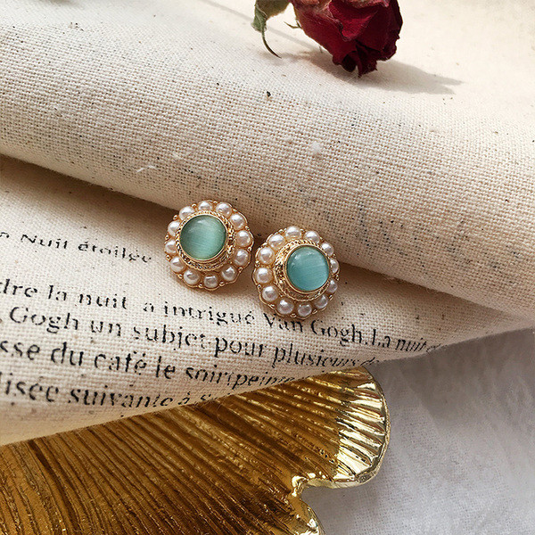 Cercei eleganti de dama cu perle in trei culori