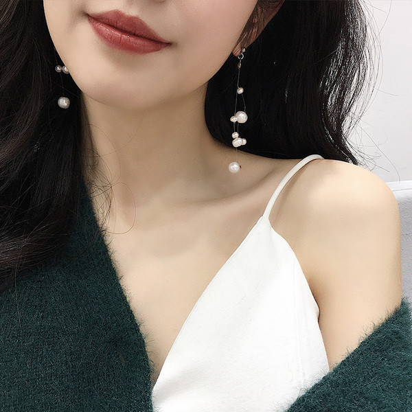 Cercei lungi de dama cu perle de culoare argintie