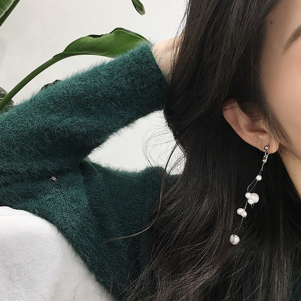 Cercei lungi de dama cu perle de culoare argintie