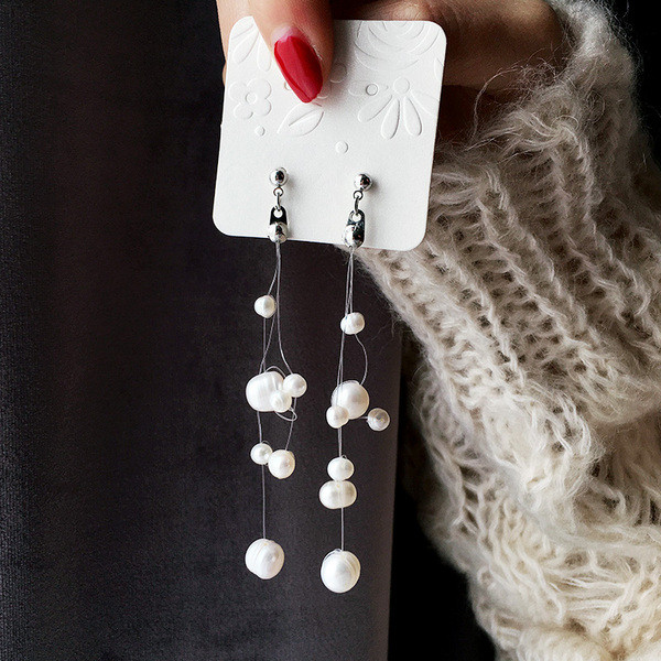 Cercei lungi de dama cu perle de culoare argintie