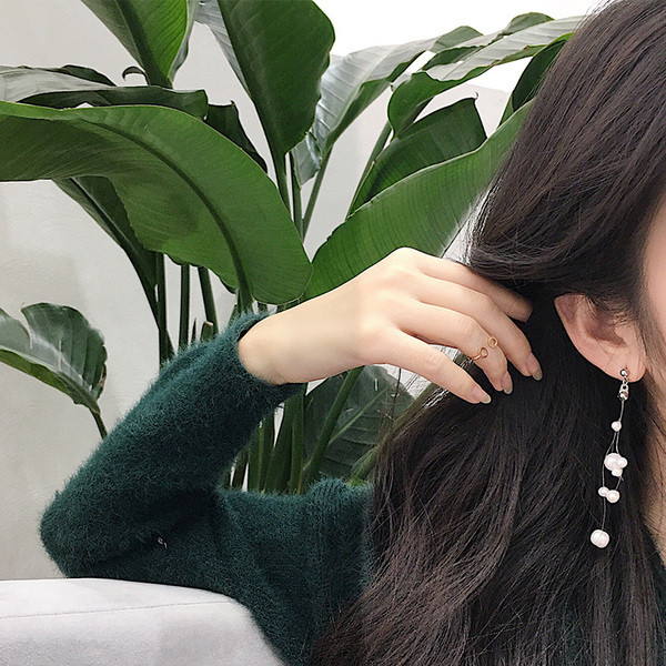 Cercei lungi de dama cu perle de culoare argintie