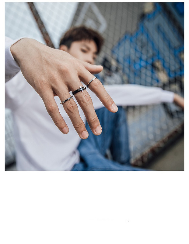 Férfi gyűrű ezüst színű kereszttel