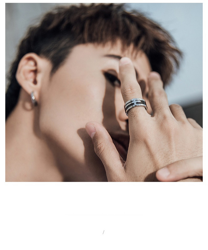 Férfi gyűrű ezüst színű kereszttel