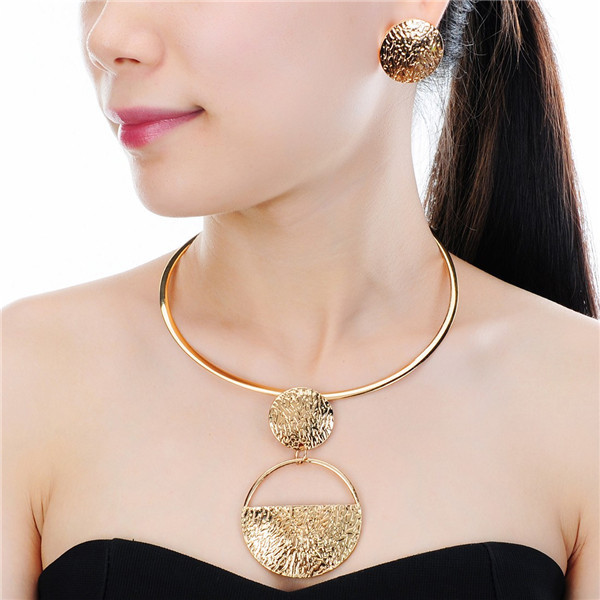 Set elegant de dama de culoare auriu si argintiu - cercei si colier