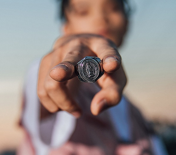 Актуален мъжки пръстен в сребрист цвят