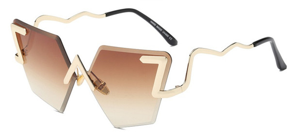 Női napszemüveg új modellje öt színben