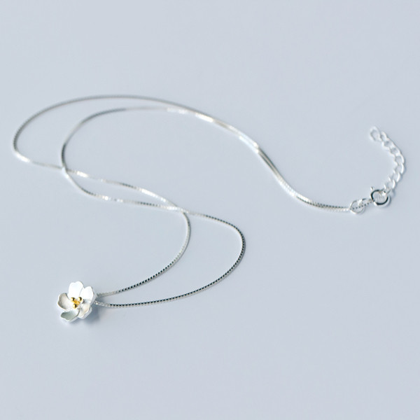 Colier de dama modern cu element floral