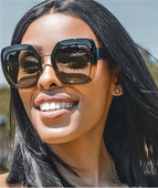 Aktuális női napszemüveg négyzet alakú több színben