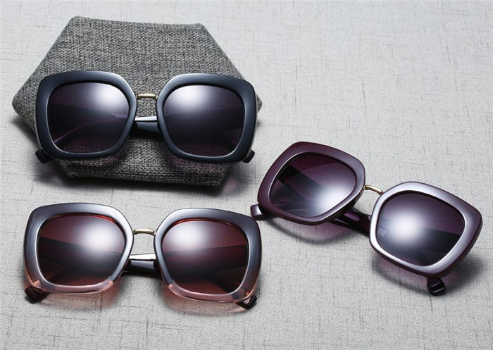 Aktuális női napszemüveg négyzet alakú több színben