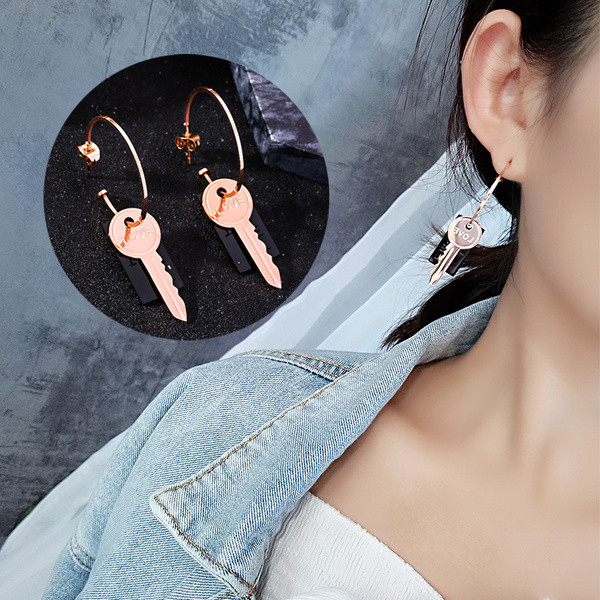 Cercei casual de damă cu pandantiv și inscripție