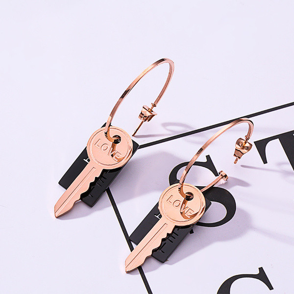 Cercei casual de damă cu pandantiv și inscripție