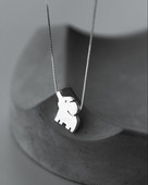 Μοντέρνο γυναικείο κολιέ σε ασημένιο χρώμα μεστοιχείο