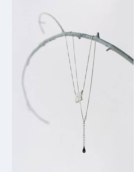 Μοντέρνο γυναικείο κολιέ σε ασημένιο χρώμα μεστοιχείο