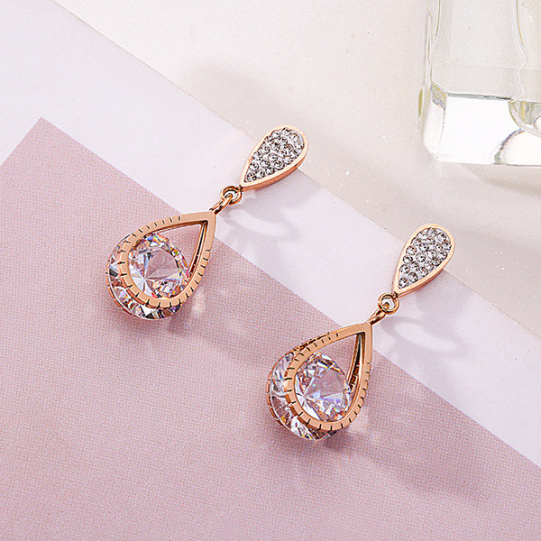 Stílusos női fülbevaló arany színű kövekkel