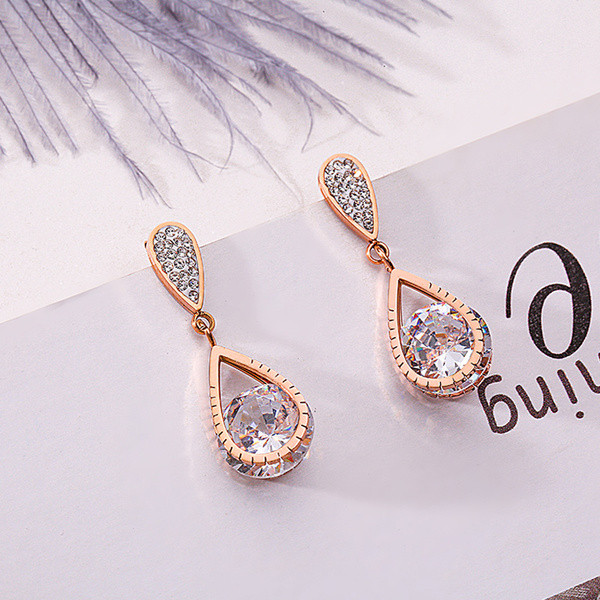 Stílusos női fülbevaló arany színű kövekkel