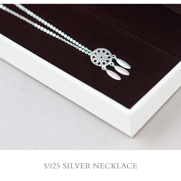 Modern női nyaklánc medállal