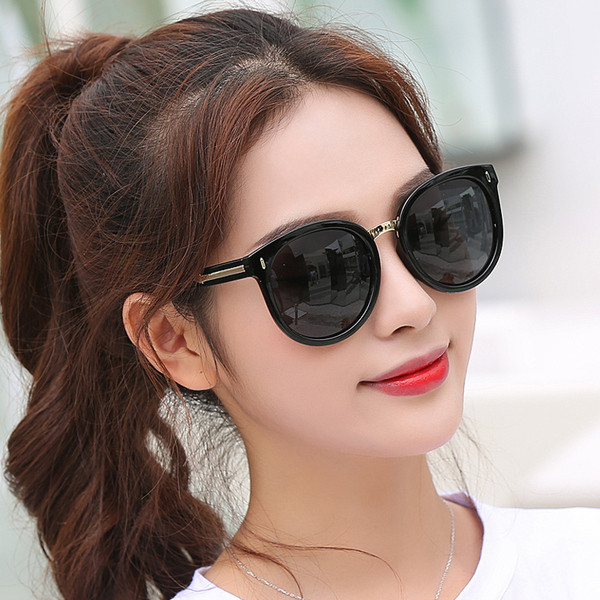 Ochelari de soare de dama actuali cu lentile cu oglinda in mai multe culori