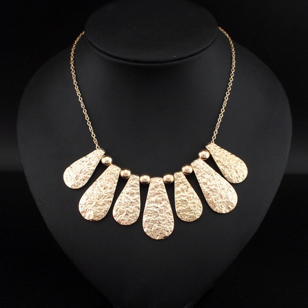 Stílusos női nyaklánc arany színben