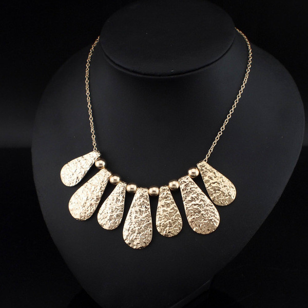 Stílusos női nyaklánc arany színben