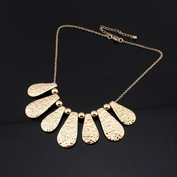 Stílusos női nyaklánc arany színben