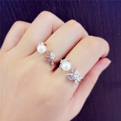 Стилен дамски пръстен с декорация перли и камъни в два цвята